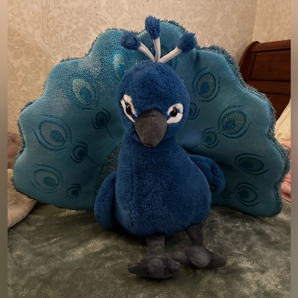 Peacock XL beautifully detailed with glitter.
